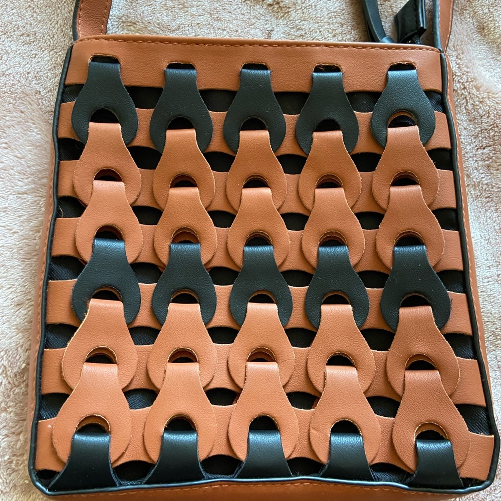 Crossover Handbag - Picture 1 of 3